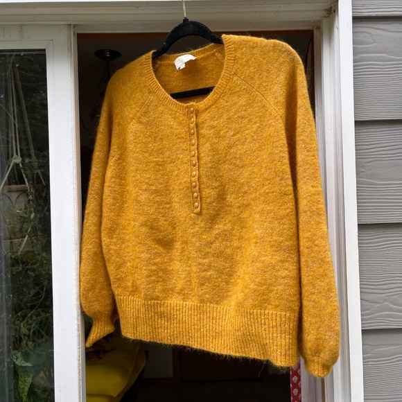 Very EUC Sézane Leon Sweater size M in Cumin (golden yellow) - Picture 3 of 13